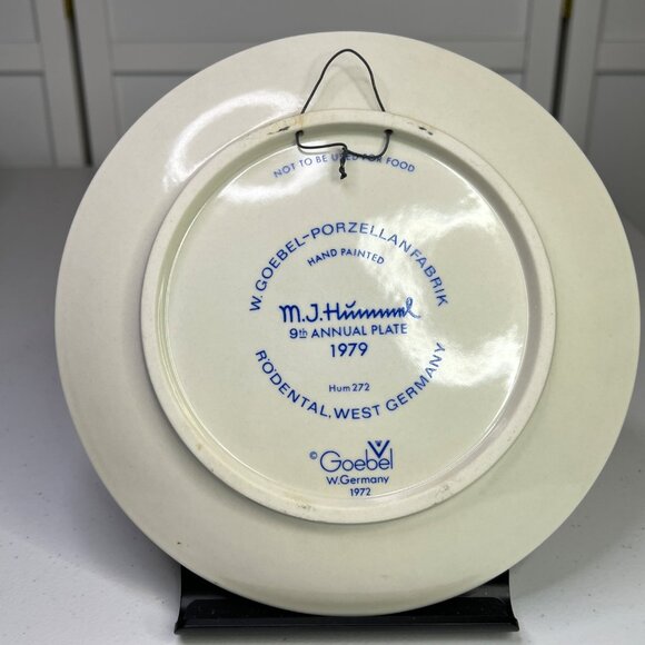 M.J. Hummel 1979 Annual Plate "Singing Lesson" 9th Plate By Goebel Germany - Picture 6 of 9